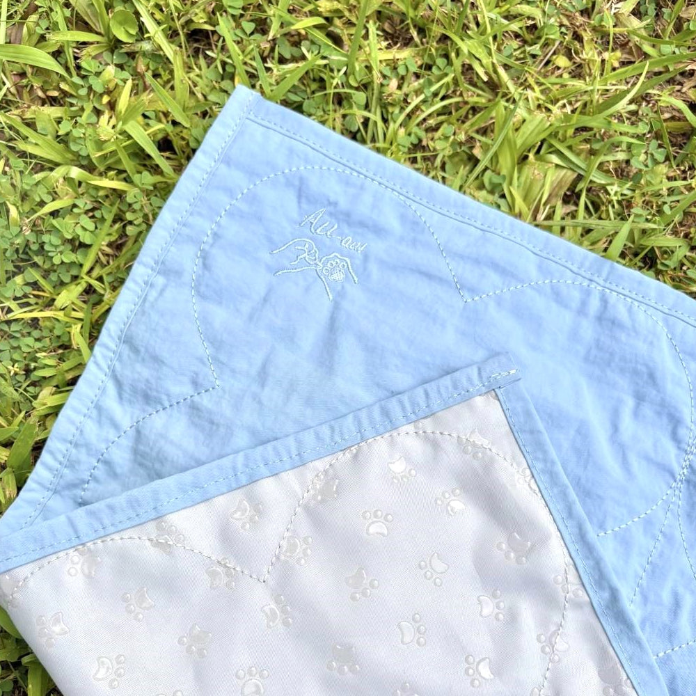 Four Leaf Heaven Traval Mat for Dogs & Cats